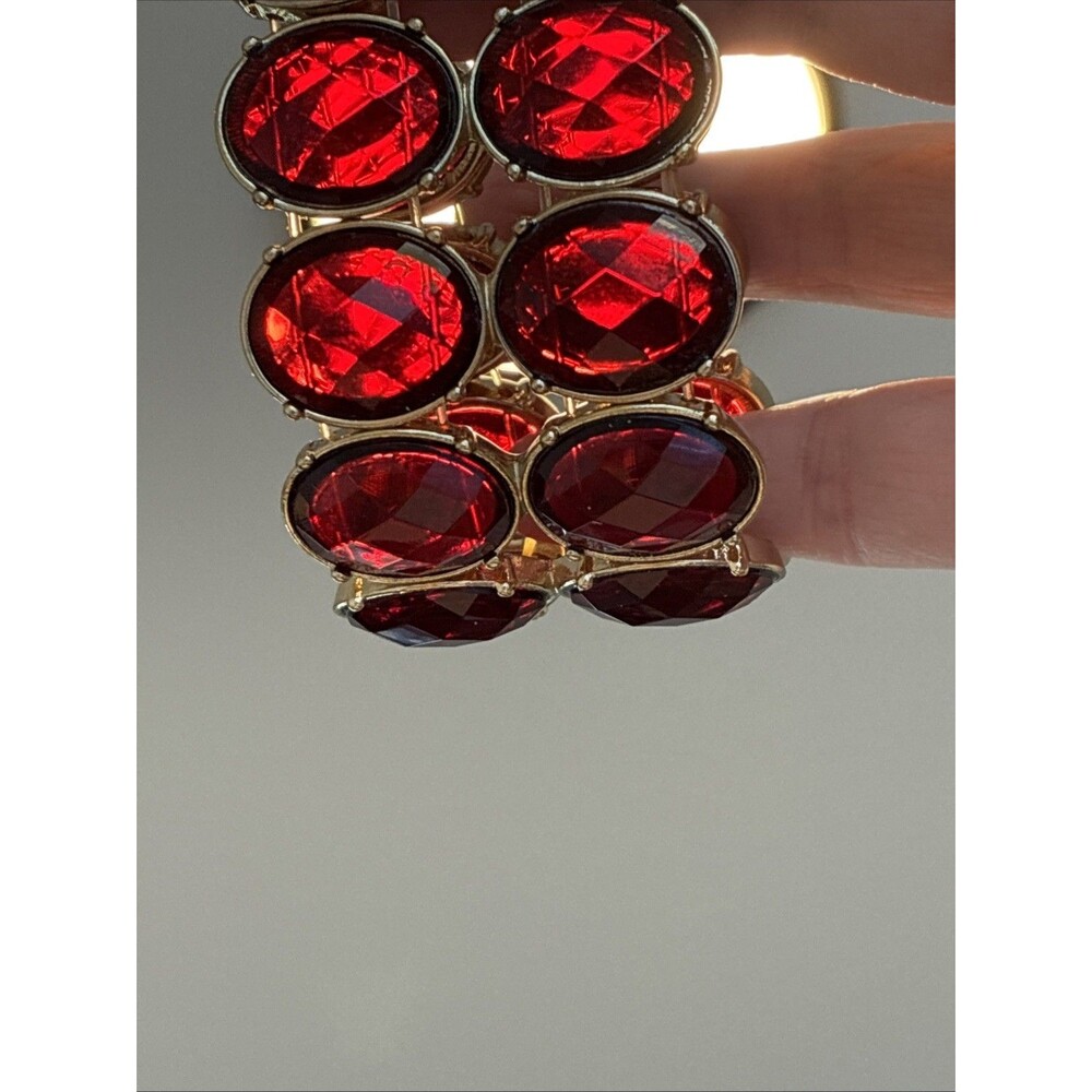 ACRYLIC DARK RED TONE CABOCHON WIDE STRETCH BRACELET GOLD TONE MULTIFACETED